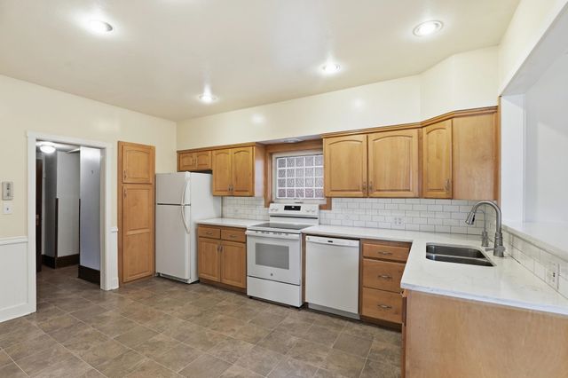 1401 S Monroe St, Spokane, WA 99204
