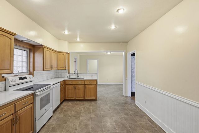 1401 S Monroe St, Spokane, WA 99204