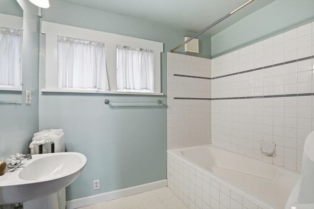 1401 S Monroe St, Spokane, WA 99204