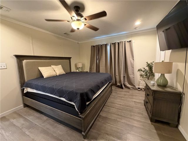 304 East 1st Street, Hearne, TX 77859