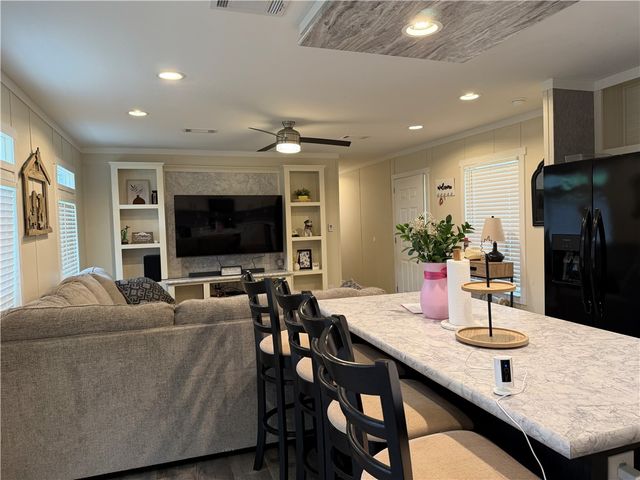 304 East 1st Street, Hearne, TX 77859