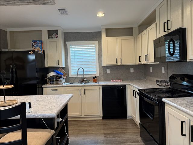 304 East 1st Street, Hearne, TX 77859