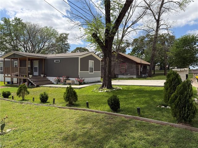 304 East 1st Street, Hearne, TX 77859
