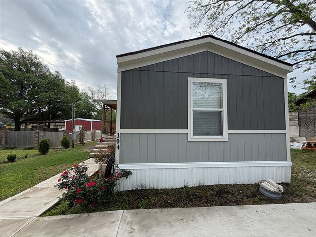 304 East 1st Street, Hearne, TX 77859