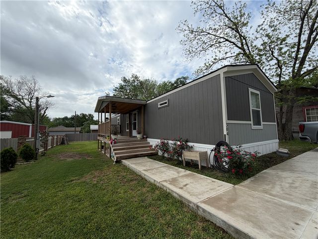 304 East 1st Street, Hearne, TX 77859