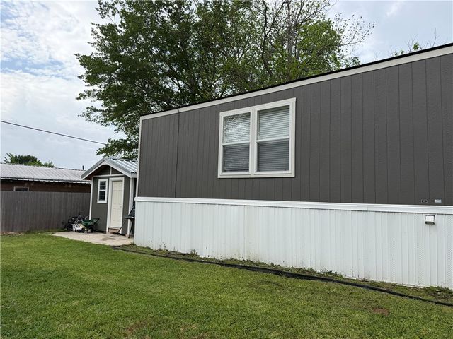 304 East 1st Street, Hearne, TX 77859