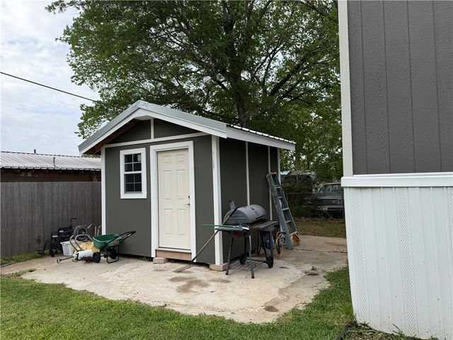 304 East 1st Street, Hearne, TX 77859