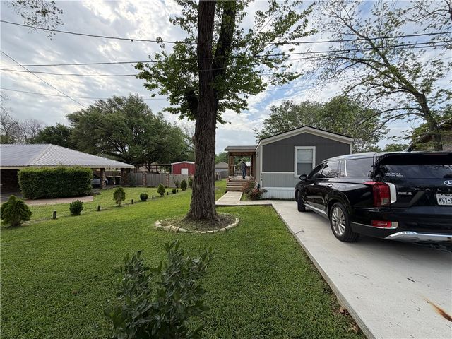 304 East 1st Street, Hearne, TX 77859