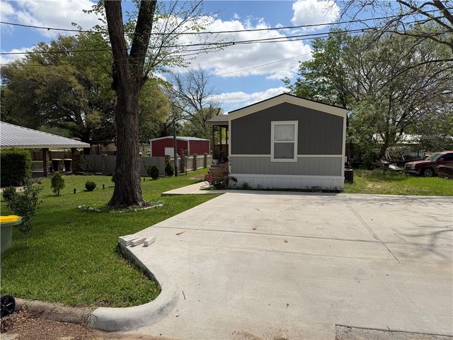 304 East 1st Street, Hearne, TX 77859