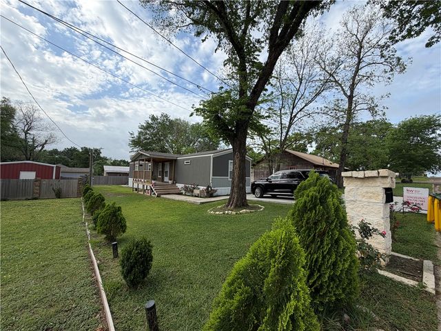 304 East 1st Street, Hearne, TX 77859