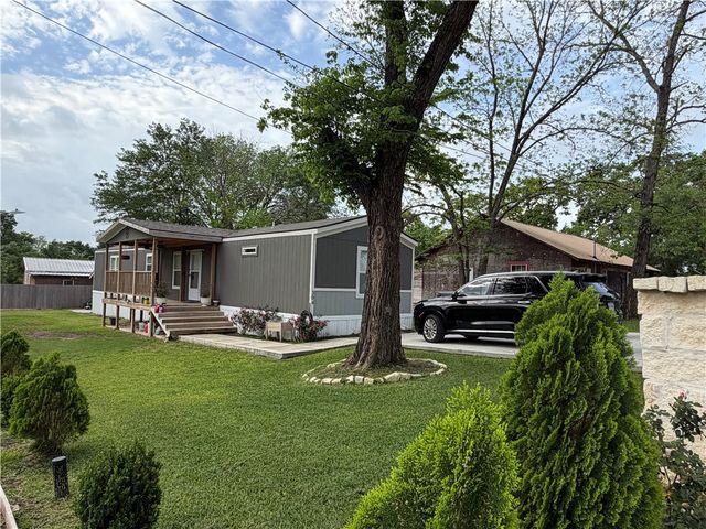 304 East 1st Street, Hearne, TX 77859