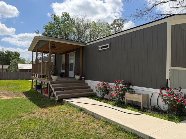 304 East 1st Street, Hearne, TX 77859