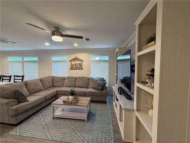 304 East 1st Street, Hearne, TX 77859