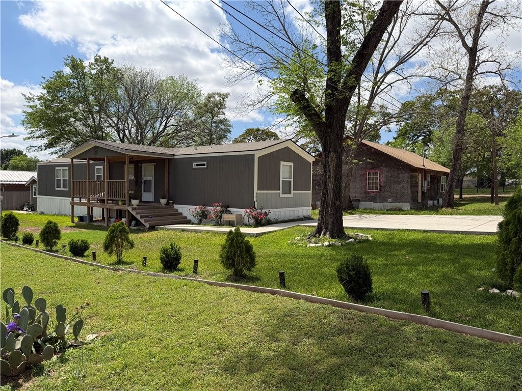 304 East 1st Street, Hearne, TX 77859