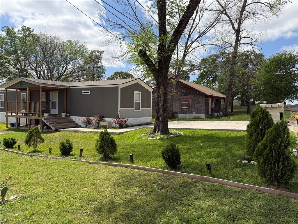 304 East 1st Street, Hearne, TX 77859 — photo 2