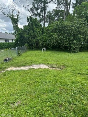124 Pine LN, Lehigh Acres, FL 33973