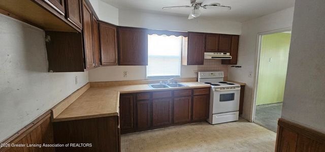 1422 Warwick Drive, Lansing, MI 48910