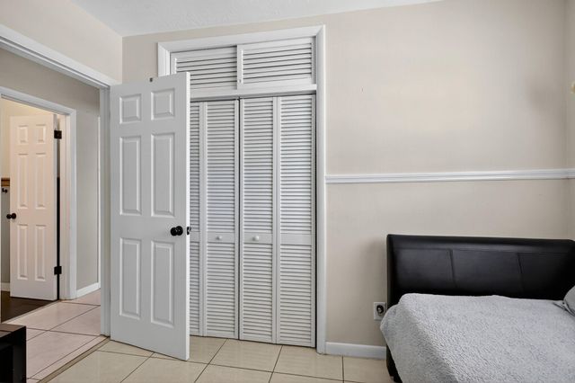 7641 NW 6th Ct, Pembroke Pines, FL 33024