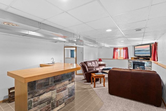 35 Harrison Lane, Reedsburg, WI 53959