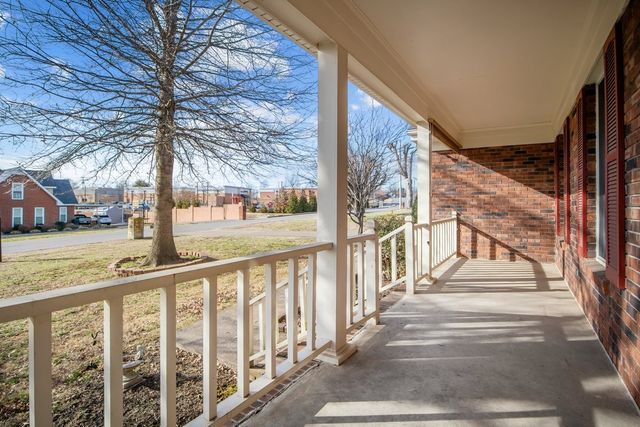 659 Davis Dr, Gallatin, TN 37066