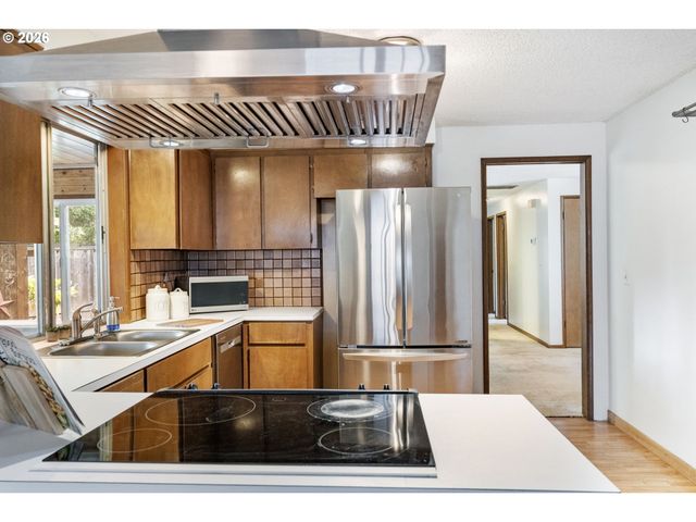5875 Sw 203RD Ave, Beaverton, OR 97078