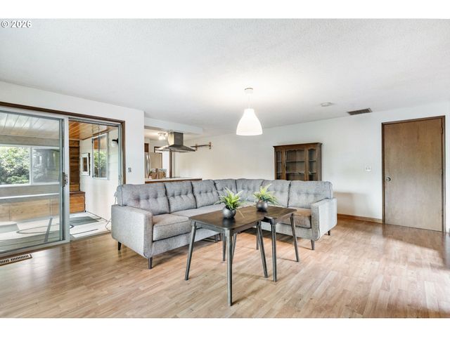 5875 Sw 203RD Ave, Beaverton, OR 97078