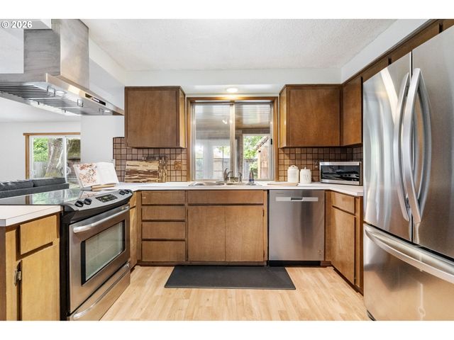 5875 Sw 203RD Ave, Beaverton, OR 97078