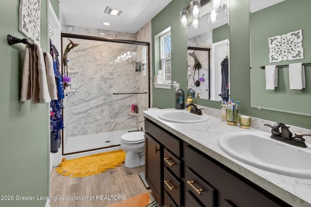 401 Oakwood Drive, Charlotte, MI 48813