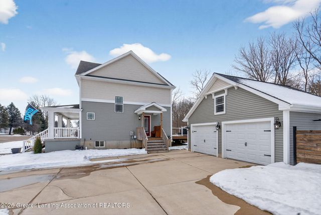 401 Oakwood Drive, Charlotte, MI 48813