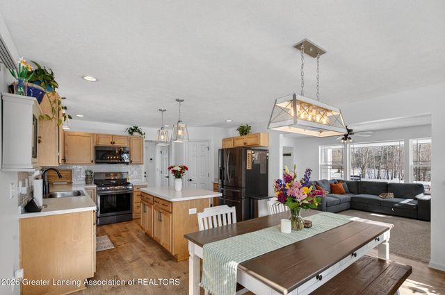 401 Oakwood Drive, Charlotte, MI 48813