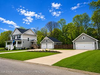 401 Oakwood Drive, Charlotte, MI 48813
