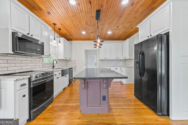 920 Yeoman Lake Road, Clarkesville, GA 30523