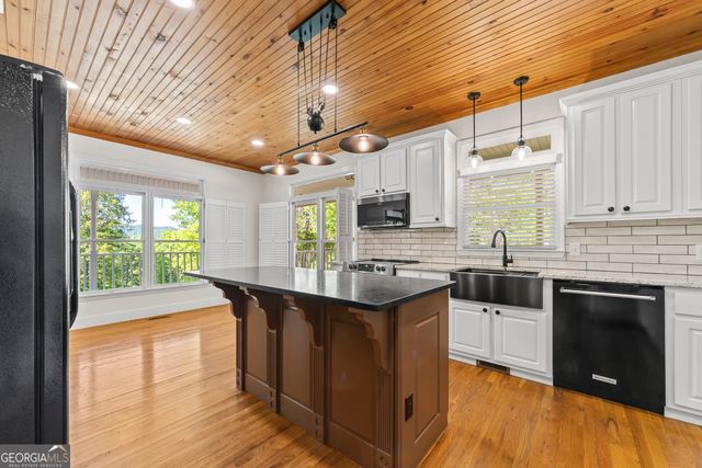 920 Yeoman Lake Road, Clarkesville, GA 30523