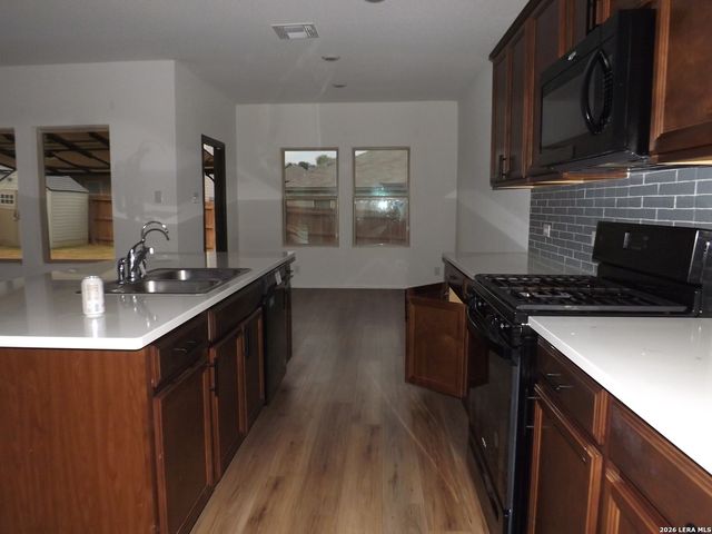 6835 Alaskan Way, Converse, TX 78109