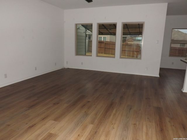 6835 Alaskan Way, Converse, TX 78109