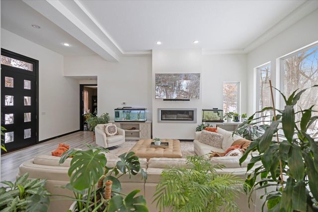 925 Cliff Road, Eagan, MN 55123