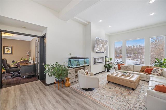 925 Cliff Road, Eagan, MN 55123