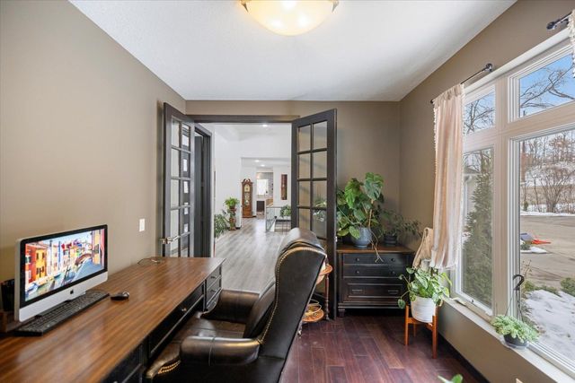 925 Cliff Road, Eagan, MN 55123