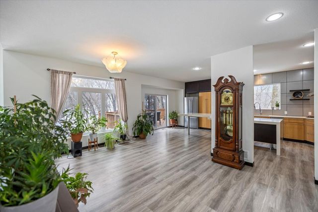 925 Cliff Road, Eagan, MN 55123