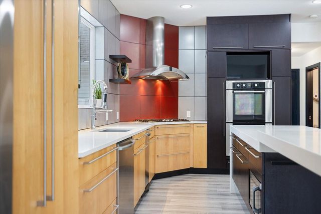 925 Cliff Road, Eagan, MN 55123