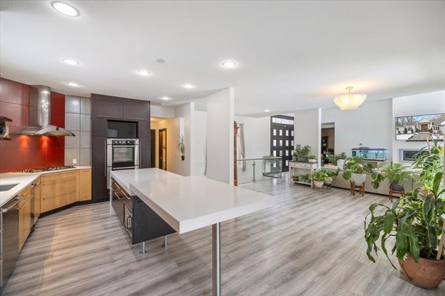 925 Cliff Road, Eagan, MN 55123