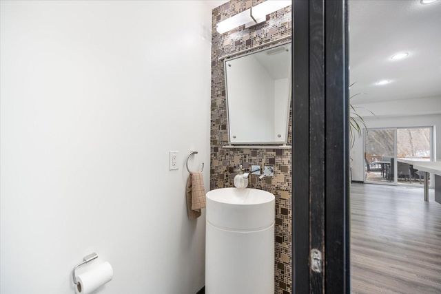 925 Cliff Road, Eagan, MN 55123