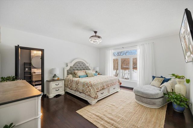 925 Cliff Road, Eagan, MN 55123