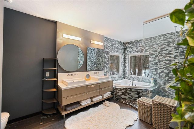 925 Cliff Road, Eagan, MN 55123