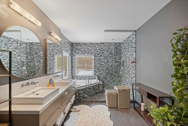 925 Cliff Road, Eagan, MN 55123