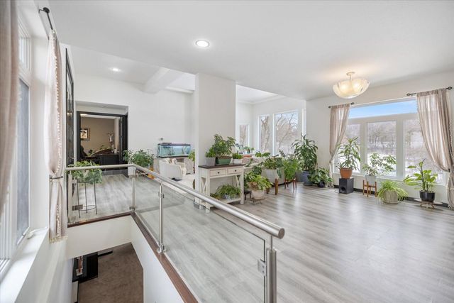 925 Cliff Road, Eagan, MN 55123