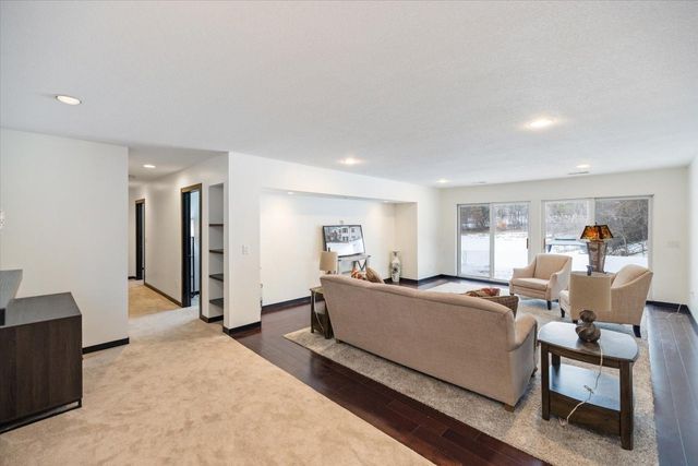 925 Cliff Road, Eagan, MN 55123