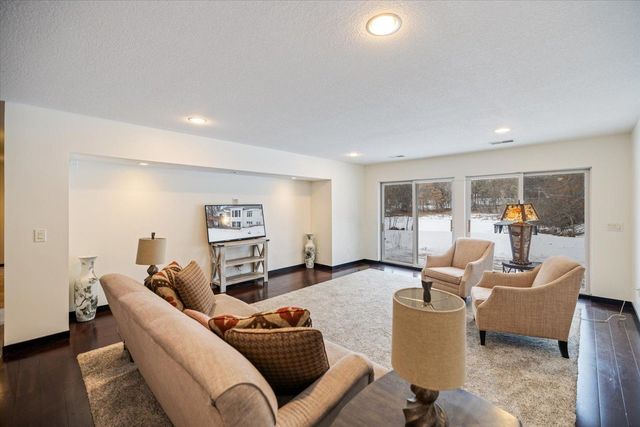 925 Cliff Road, Eagan, MN 55123