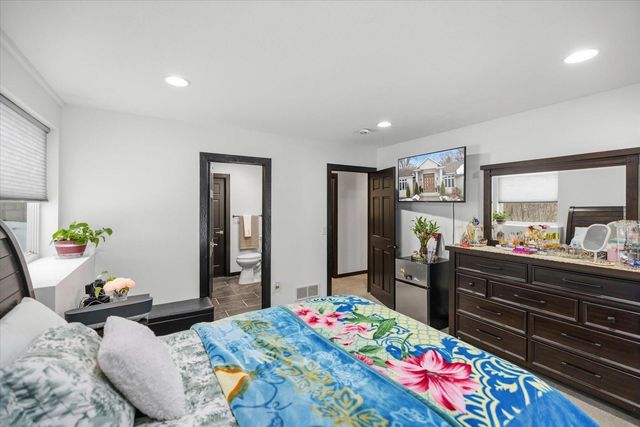 925 Cliff Road, Eagan, MN 55123