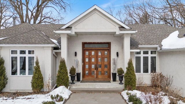 925 Cliff Road, Eagan, MN 55123